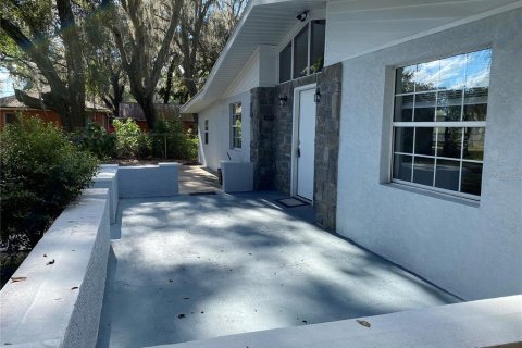 House in Zephyrhills, Florida 4 bedrooms, 170.94 sq.m. № 2379801 - photo 10
