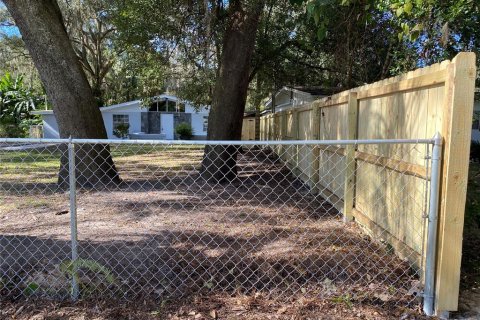 House in Zephyrhills, Florida 4 bedrooms, 170.94 sq.m. № 2379801 - photo 3