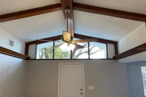 House in Zephyrhills, Florida 4 bedrooms, 170.94 sq.m. № 2379801 - photo 15