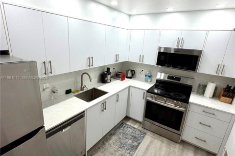 Снять в аренду кондоминиум в Санни-Айлс-Бич, Флорида 1 спальня, 101.64м2, № 2023392 - фото 3