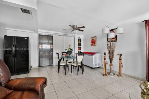 Купить виллу или дом в Норт-Майами, Флорида 3 спальни, 143.07м2, № 2052473 - фото 7