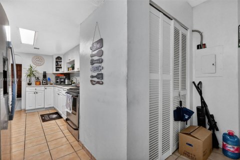 Купить виллу или дом в Норт-Майами, Флорида 3 спальни, 143.07м2, № 2052473 - фото 14