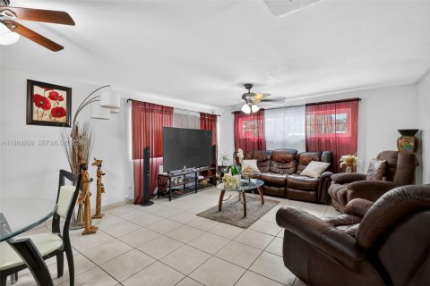 Купить виллу или дом в Норт-Майами, Флорида 3 спальни, 143.07м2, № 2052473 - фото 9