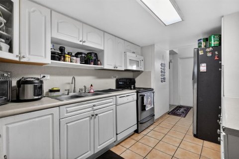 Купить виллу или дом в Норт-Майами, Флорида 3 спальни, 143.07м2, № 2052473 - фото 11