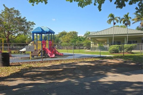 Купить виллу или дом в Норт-Майами, Флорида 3 спальни, 143.07м2, № 2052473 - фото 30