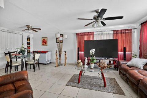 Купить виллу или дом в Норт-Майами, Флорида 3 спальни, 143.07м2, № 2052473 - фото 6