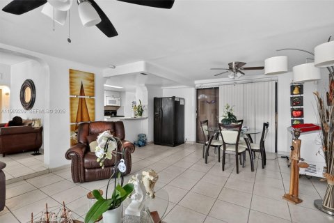 Купить виллу или дом в Норт-Майами, Флорида 3 спальни, 143.07м2, № 2052473 - фото 8
