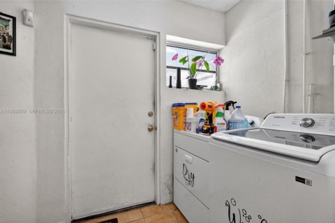 Купить виллу или дом в Норт-Майами, Флорида 3 спальни, 143.07м2, № 2052473 - фото 17