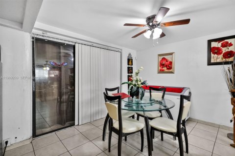 Купить виллу или дом в Норт-Майами, Флорида 3 спальни, 143.07м2, № 2052473 - фото 10