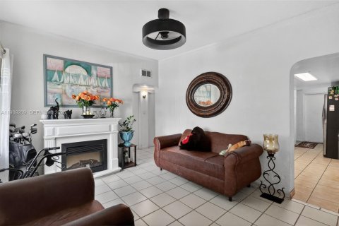 Купить виллу или дом в Норт-Майами, Флорида 3 спальни, 143.07м2, № 2052473 - фото 4