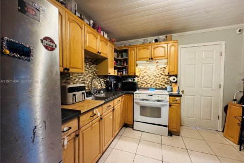 Купить виллу или дом в Плант-Сити, Флорида 2 спальни, 83.24м2, № 2032154 - фото 9