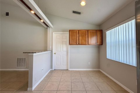 Villa ou maison à louer à Kissimmee, Floride: 4 chambres, 153.66 m2 № 2433699 - photo 9