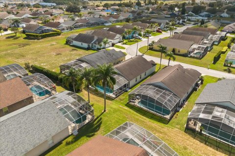 House in Davenport, Florida 4 bedrooms, 163.51 sq.m. № 2211229 - photo 26