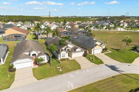 House in Davenport, Florida 4 bedrooms, 163.51 sq.m. № 2211229 - photo 27