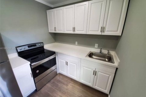 Immobilier commercial à vendre à Miami, Floride: 140.47 m2 № 2081244 - photo 8