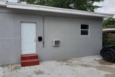 Immobilier commercial à vendre à Miami, Floride: 140.47 m2 № 2081244 - photo 3