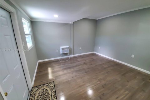 Immobilier commercial à vendre à Miami, Floride: 140.47 m2 № 2081244 - photo 4