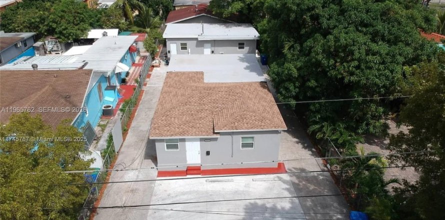 Immobilier commercial à Miami, Floride 140.47 m2 № 2081244
