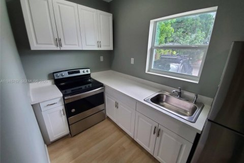 Immobilier commercial à vendre à Miami, Floride: 140.47 m2 № 2081244 - photo 13
