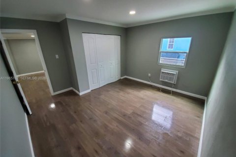 Immobilier commercial à vendre à Miami, Floride: 140.47 m2 № 2081244 - photo 6