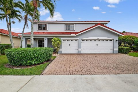 House in Boynton Beach, Florida 4 bedrooms, 255.95 sq.m. № 1880044 - photo 1