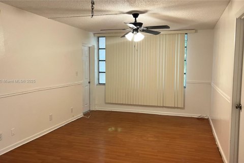 Condo in Lauderhill, Florida, 2 bedrooms  № 1786554 - photo 1