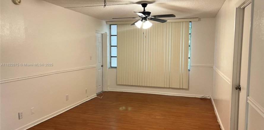 Condo in Lauderhill, Florida, 2 bedrooms  № 1786554