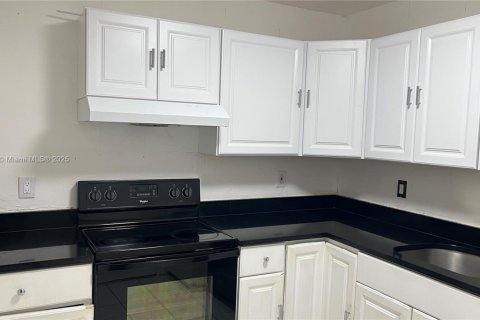 Condo in Lauderhill, Florida, 2 bedrooms  № 1786554 - photo 3