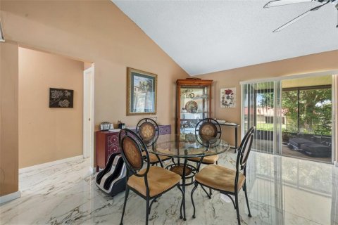 House in Lakeland, Florida 3 bedrooms, 132.29 sq.m. № 2203774 - photo 11