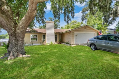House in Lakeland, Florida 3 bedrooms, 132.29 sq.m. № 2203774 - photo 2