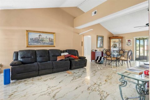 House in Lakeland, Florida 3 bedrooms, 132.29 sq.m. № 2203774 - photo 3