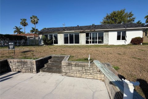 Купить виллу или дом в Кейп-Корал, Флорида 3 спальни, № 2056838 - фото 9