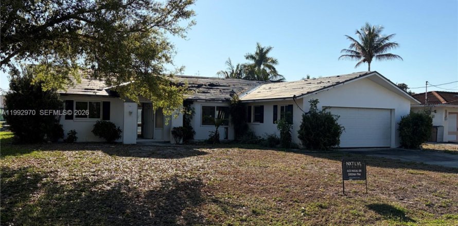 Дом в Кейп-Корал, Флорида 3 спальни № 2056838