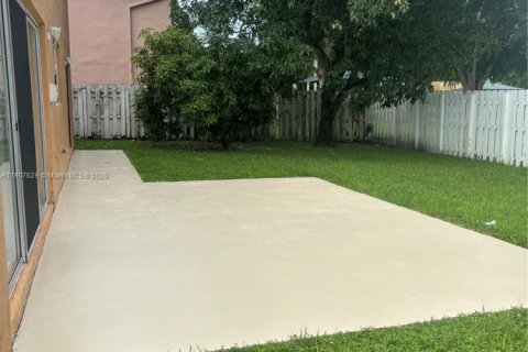 House in Miramar, Florida 3 bedrooms, 167.04 sq.m. № 1965251 - photo 17