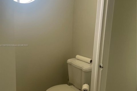 House in Miramar, Florida 3 bedrooms, 167.04 sq.m. № 1965251 - photo 26