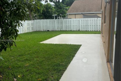 House in Miramar, Florida 3 bedrooms, 167.04 sq.m. № 1965251 - photo 16