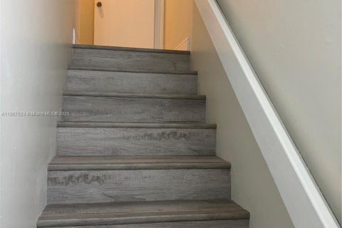 House in Miramar, Florida 3 bedrooms, 167.04 sq.m. № 1965251 - photo 6