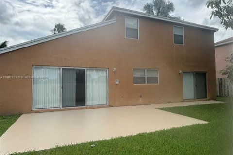 House in Miramar, Florida 3 bedrooms, 167.04 sq.m. № 1965251 - photo 15
