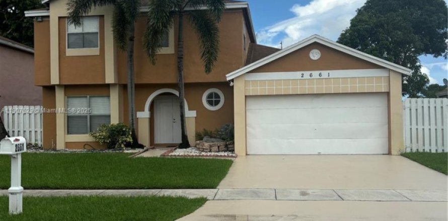 House in Miramar, Florida 3 bedrooms, 167.04 sq.m. № 1965251