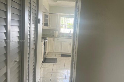 House in Miramar, Florida 3 bedrooms, 167.04 sq.m. № 1965251 - photo 27