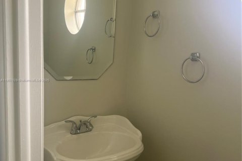 House in Miramar, Florida 3 bedrooms, 167.04 sq.m. № 1965251 - photo 25