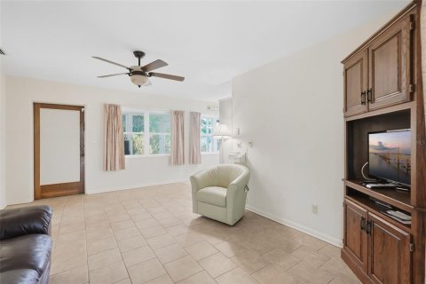 Casa en venta en Saint Petersburg, Florida, 2 dormitorios, 70.61 m2 № 2383856 - foto 8
