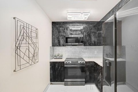 Снять в аренду кондоминиум в Тампа, Флорида 5 комнат, 61.97м2, № 1917134 - фото 9