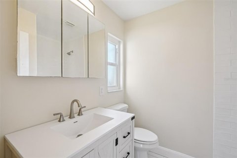 House in Saint Petersburg, Florida 3 bedrooms, 146.6 sq.m. № 1883378 - photo 21