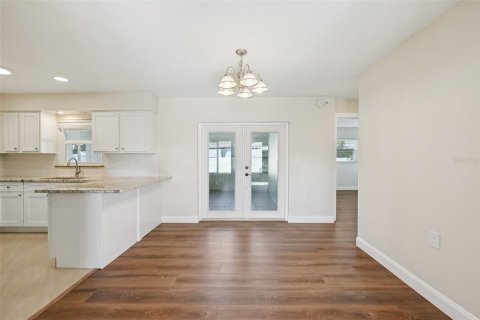 House in Saint Petersburg, Florida 3 bedrooms, 146.6 sq.m. № 1883378 - photo 30