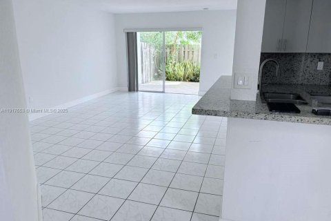 Copropriété à vendre à Miami, Floride: 2 chambres, 90.12 m2 № 1973252 - photo 12