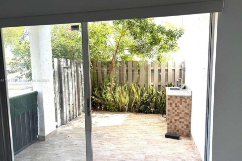 Copropriété à vendre à Miami, Floride: 2 chambres, 90.12 m2 № 1973252 - photo 3