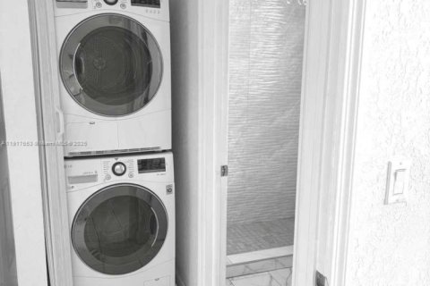 Copropriété à vendre à Miami, Floride: 2 chambres, 90.12 m2 № 1973252 - photo 10