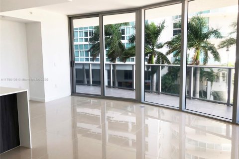 Condominio en venta en Miami, Florida, 3 dormitorios, 187.48 m2 № 1875478 - foto 2