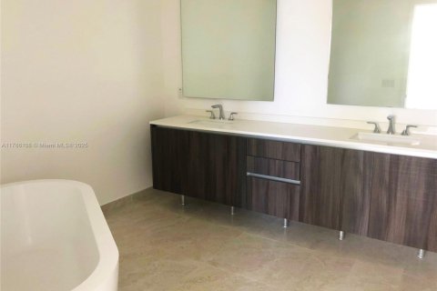 Condominio en venta en Miami, Florida, 3 dormitorios, 187.48 m2 № 1875478 - foto 8